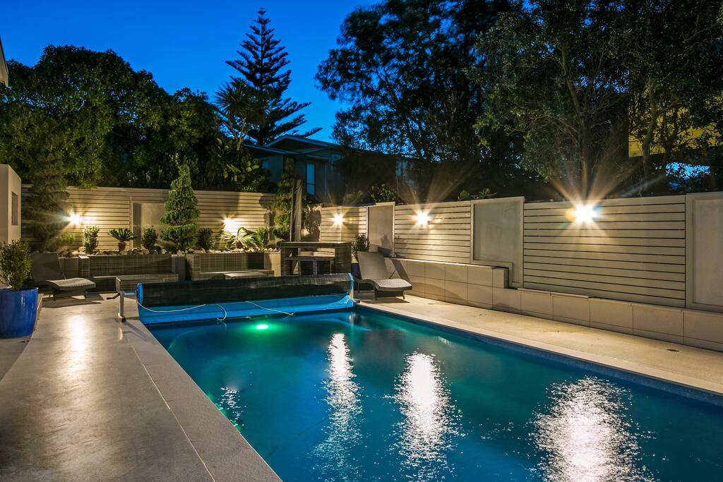 Swimming pool and spa area