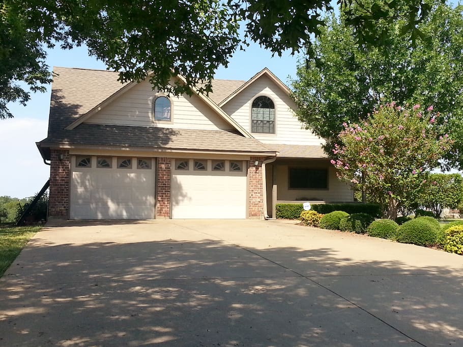 Whitney Texas Retreat is a 2 story home with beautiful views of Lake Whitney and is walking distance to a small fishing and swimming cove behind the house.