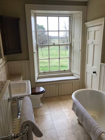 A beautiful well appointed comfortable family home gallery image 5