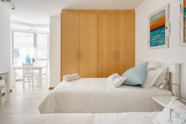 Strand Beachfront Home with Panoramic Ocean Views gallery image 5