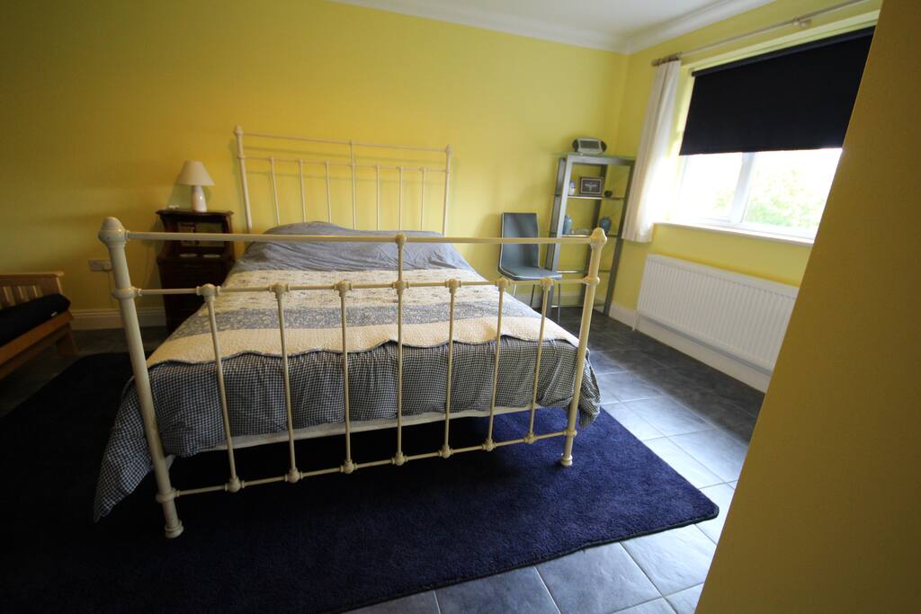 Kingsize bed