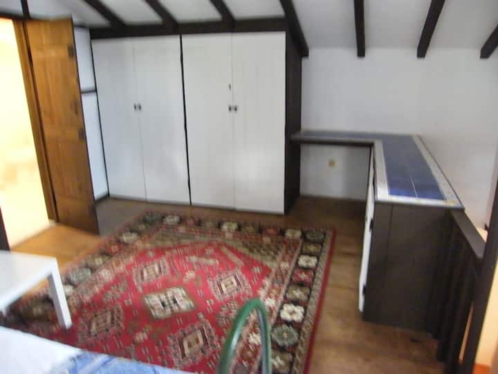 ห้องนอนเตียงใหญ่ชั้นแรก