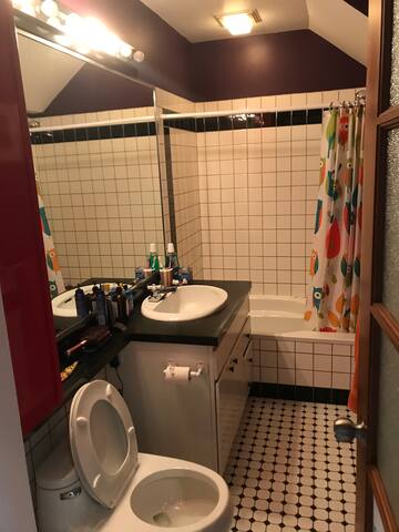 beau townhouse superbe cours parc Jarry et marché gallery image 3