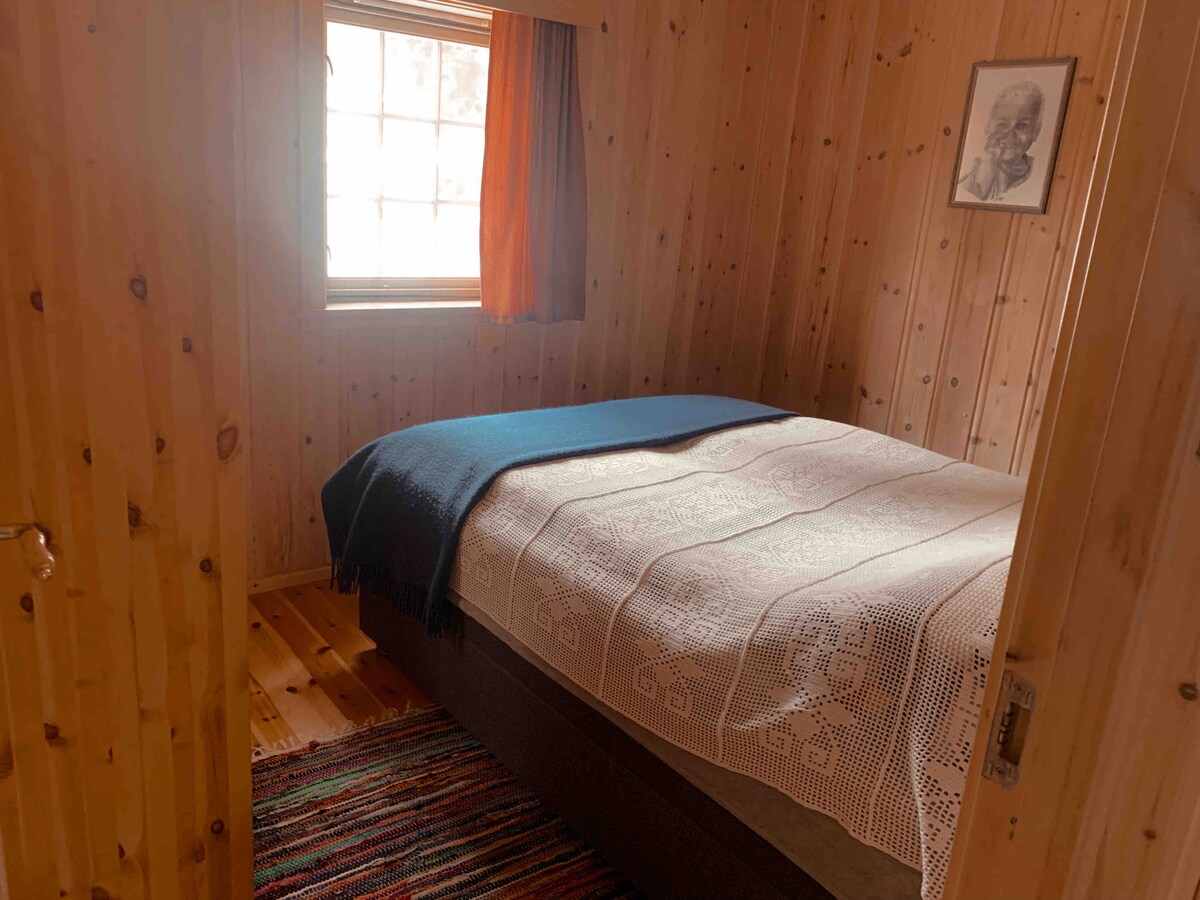 Cama matrimonial nueva en el dormitorio principal