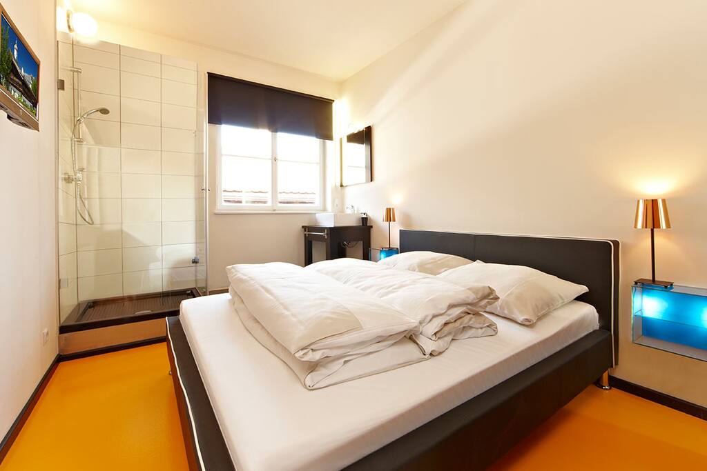 Schlafzimmer 1