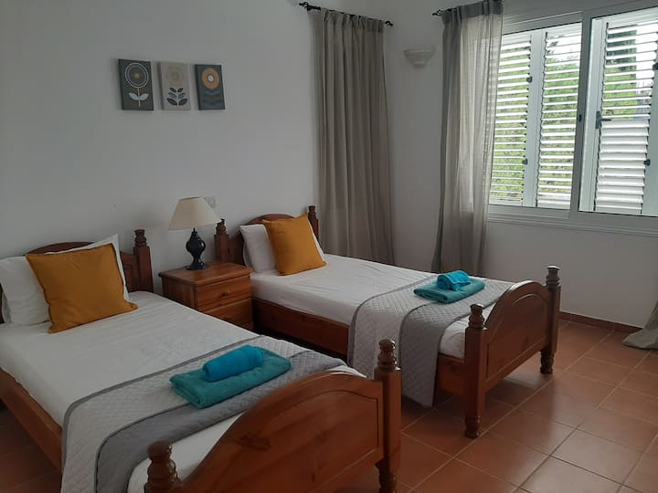 Bijgebouw slaapkamer met en suite inloopdoucheruimte