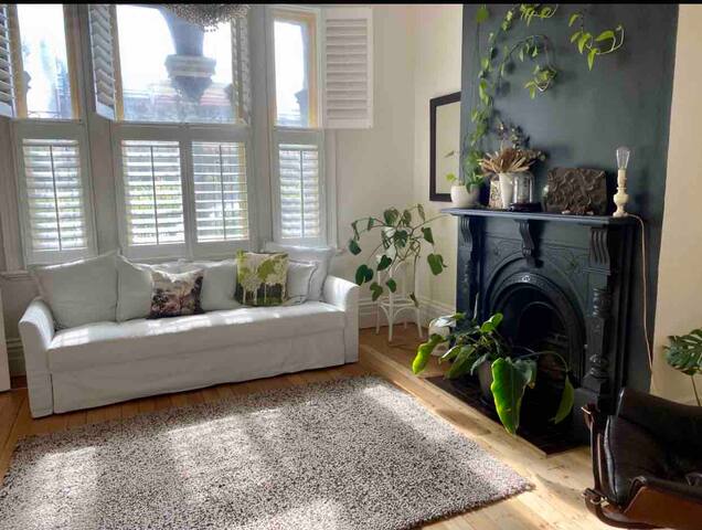 Heart of Fitzroy grand Italianate terrace c. 1888. gallery image 3