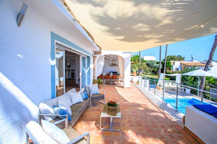 Stylish villa with sea view and pool in Alcudia gallery image 5