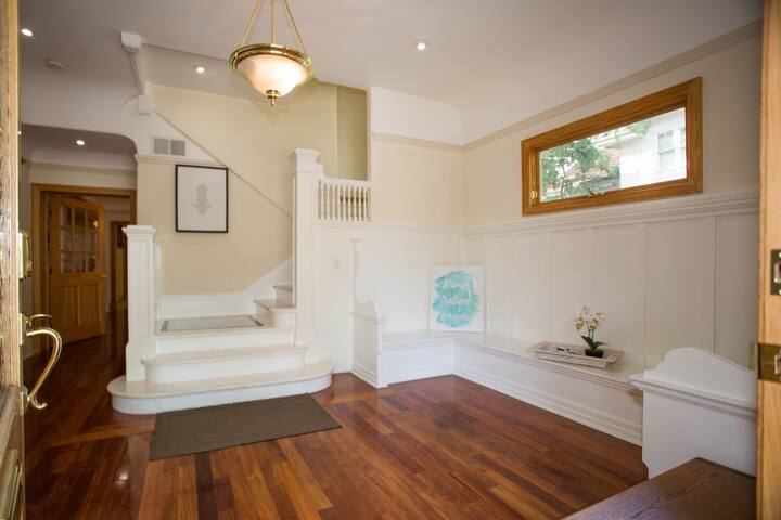 5 bedrooms house, available for large groups gallery image 4