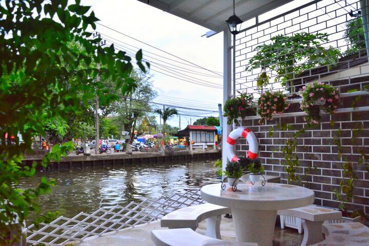 Airbnb 607 Phetkasem Sai Kao Rd Vacation Als Places To Airbnb 607 Phetkasem Sai Kao Rd