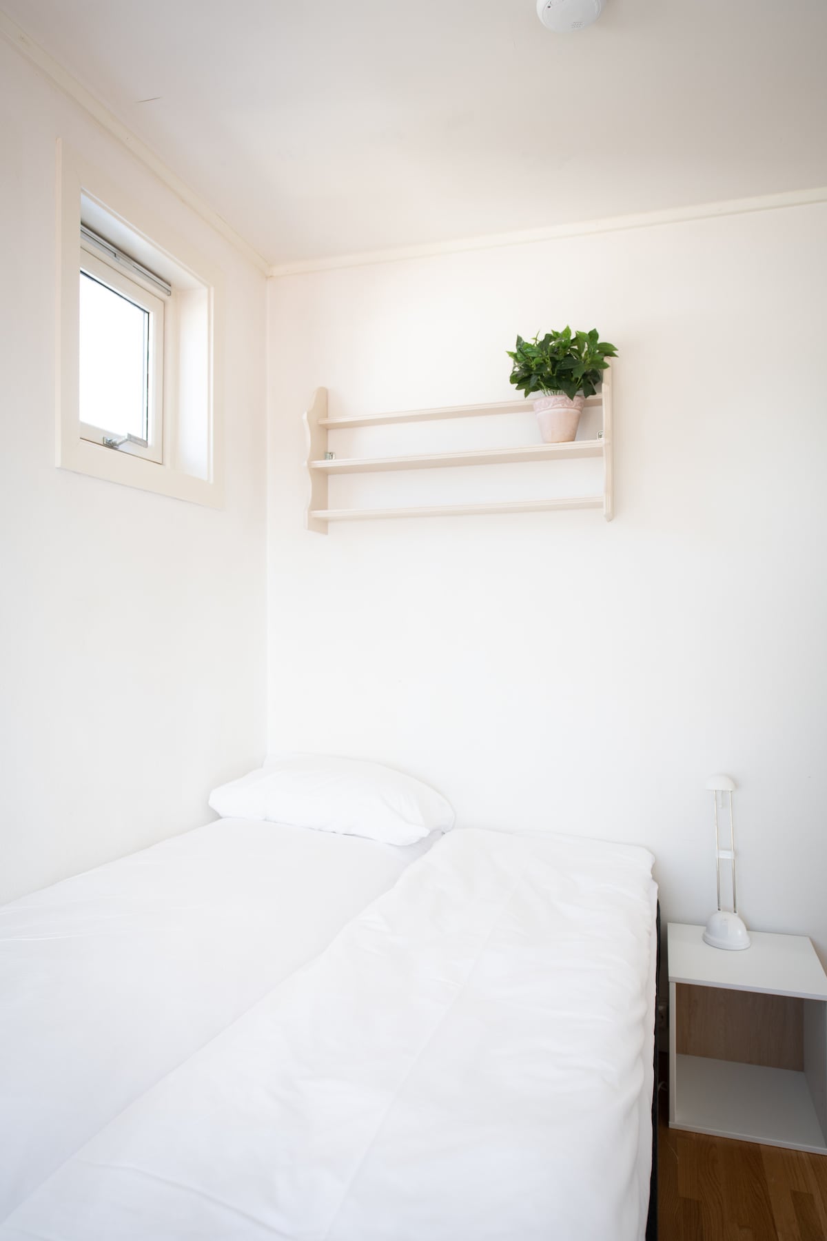 ห้องนอน 2 (Bedroom 2)