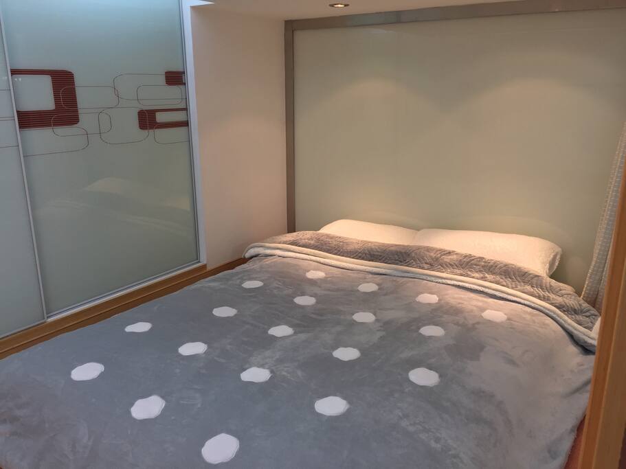 Clean & cozy room for two.