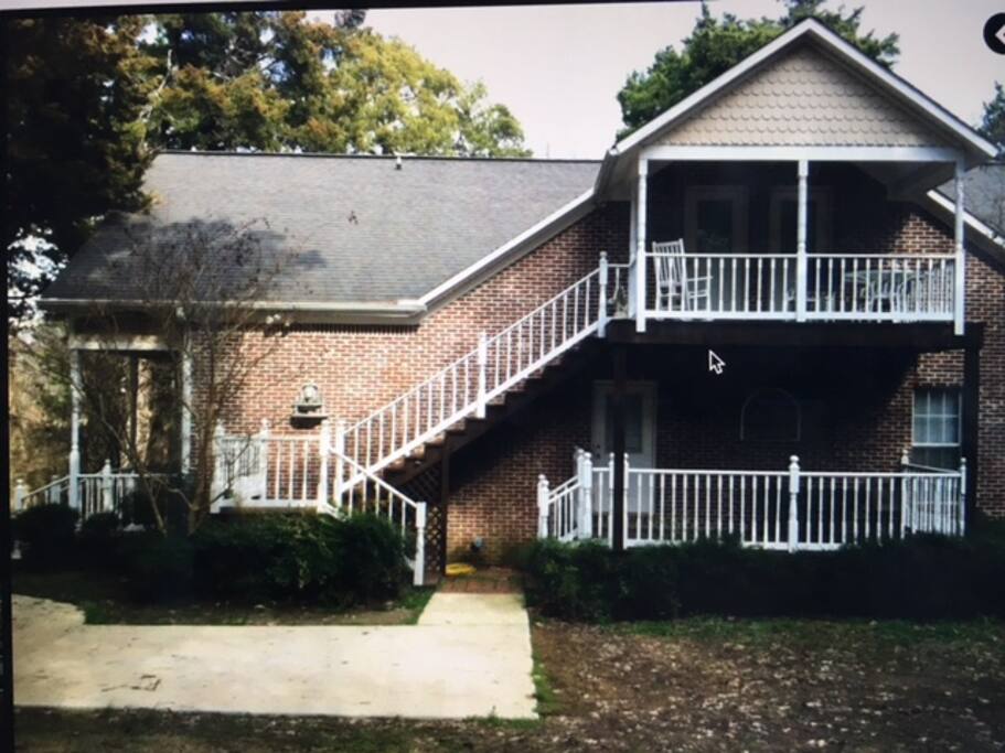 Private side porch/deck