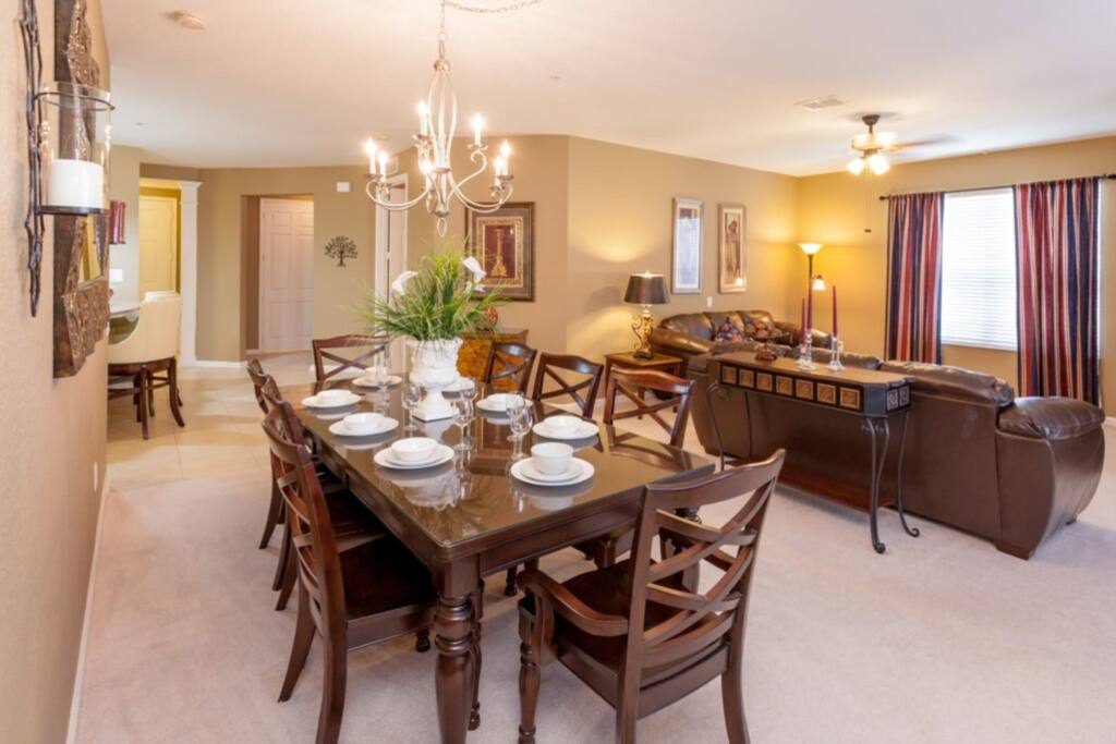 Dining Room,Indoors,Room,Dining Table,Furniture