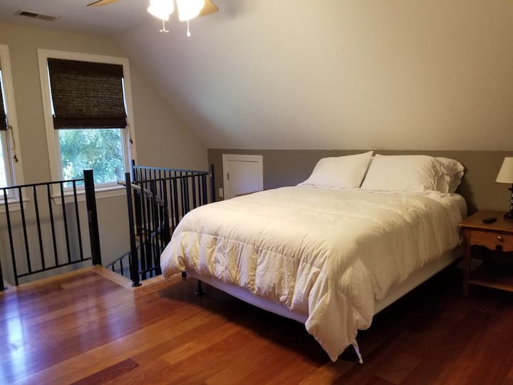 Spacious Apt in Quiet Neighborhood