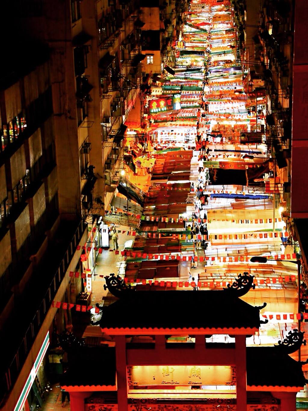 庙街不仅蕴含最道地的香港情怀 还有无敌夜景 Kowloon旅游攻略 尽在airbnb爱彼迎