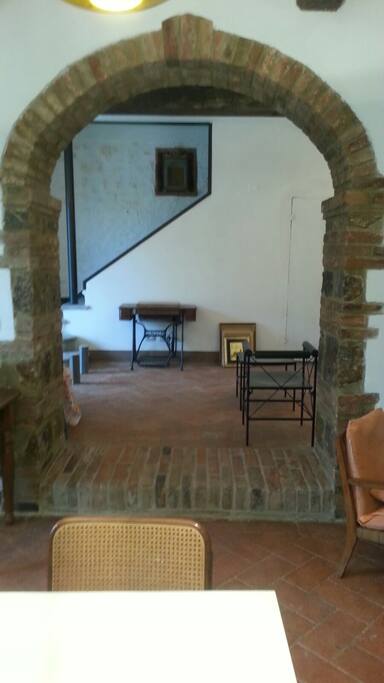apertura di collegamento tra soggiorno e cucina