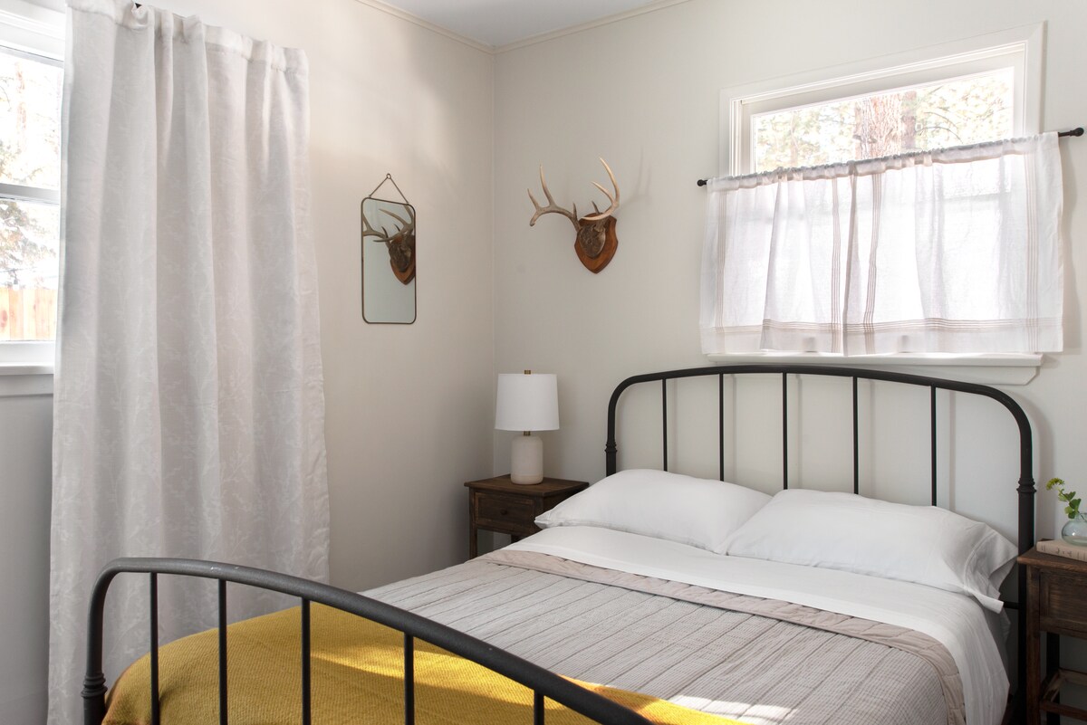 Spavaća soba br. 2 (bračni krevet)