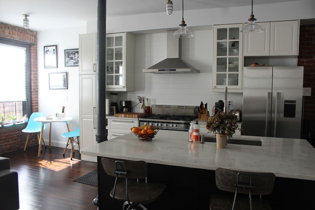 Kitchen and breakfast nook