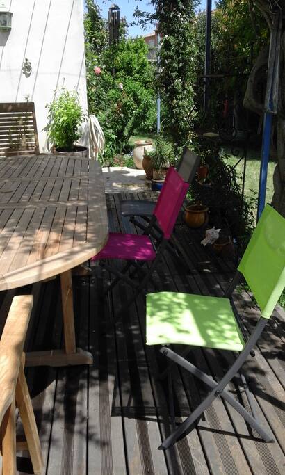 Grande table pour repas conviviaux