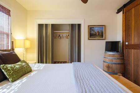 Kat's Place - VR-16-0044