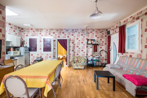 Jean Jaurès, 2nd floor, large apartment