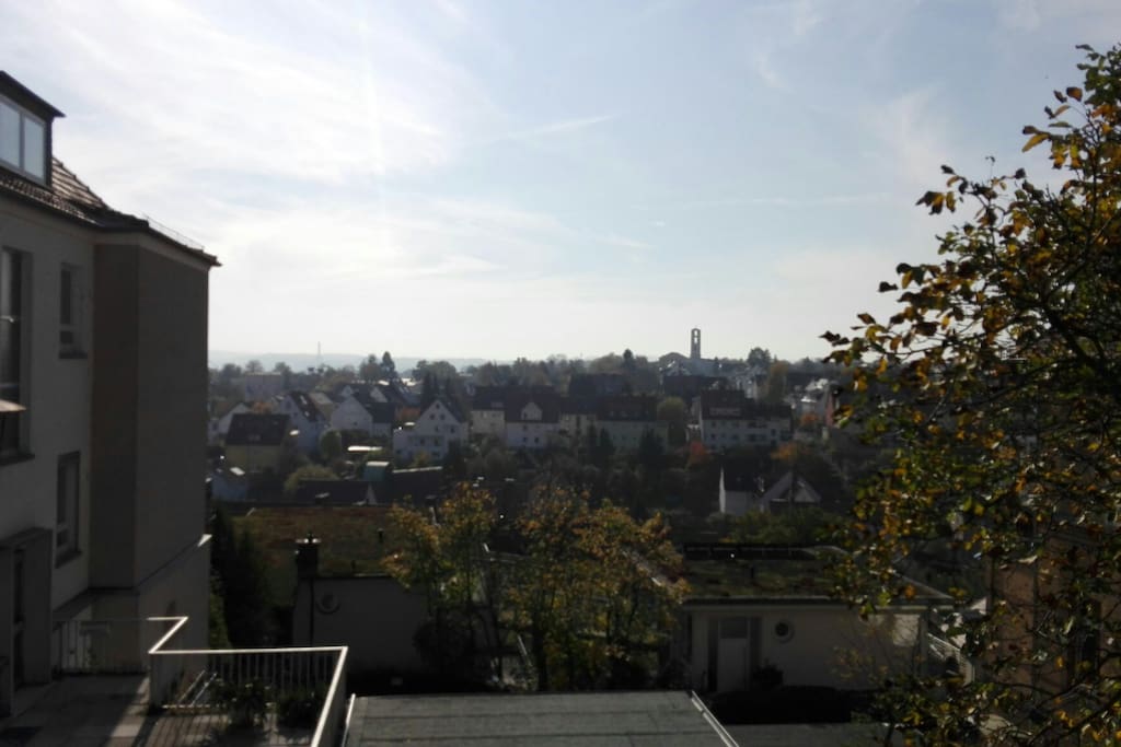 Sonnige Aussicht von der Straße auf die Kasseler Südstadt