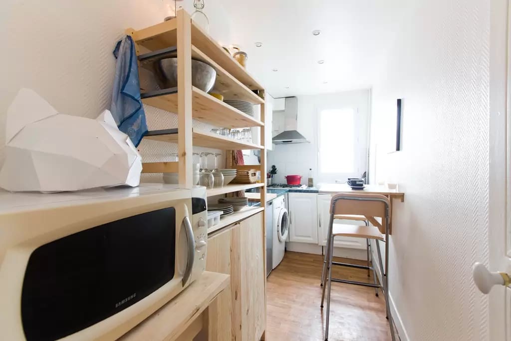 Fully equiped kitchen with a view over Paris ;)