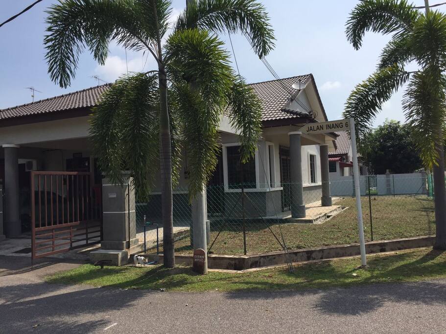 corner lot house.. extra space for outdoor activities