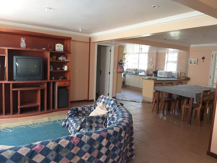 Casa 2 quartos, com estacionamento