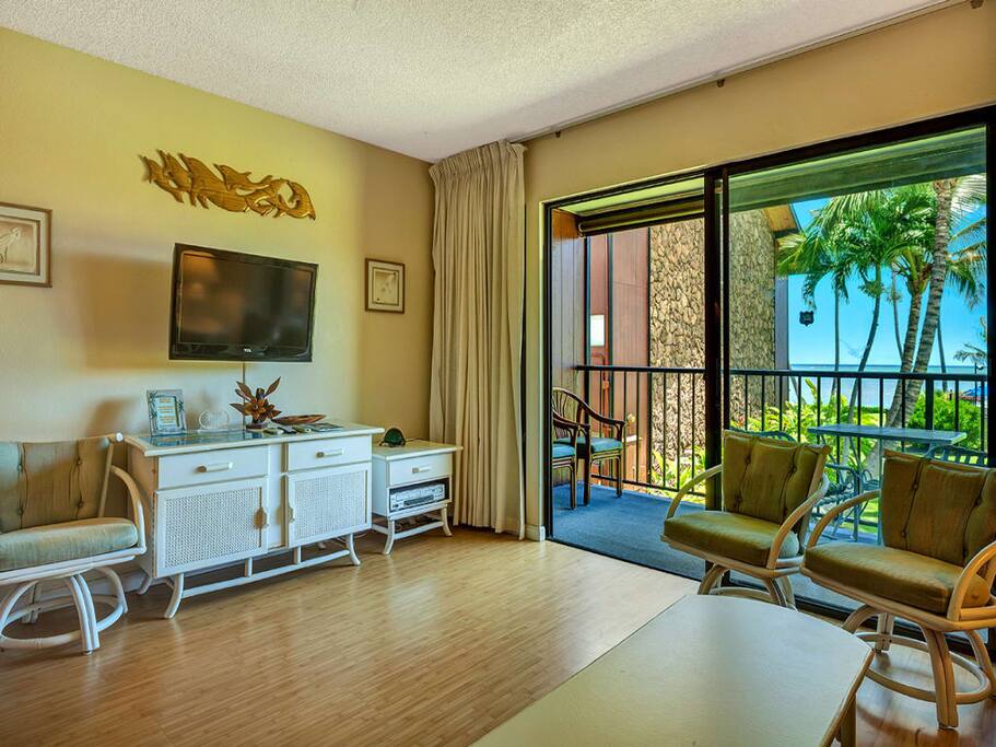 molokai-shores-1br-ov-227-living-room-02.jpg