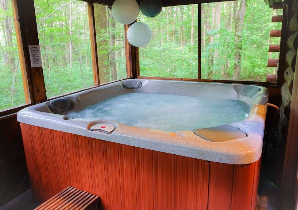 Wildwood Hill Cabin Cabins for Rent in Sugarcreek, Ohio, United States