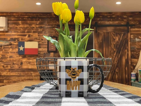 Quaint paradise on ~3 acres! Pond and grill!