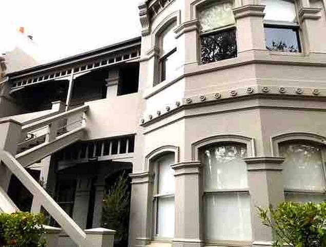 ST KILDA – Grand Mansion gallery image 5