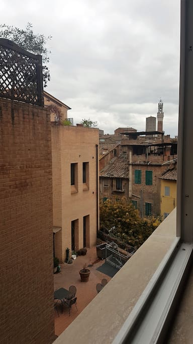 Vista della Torre del Mangia dalla camera