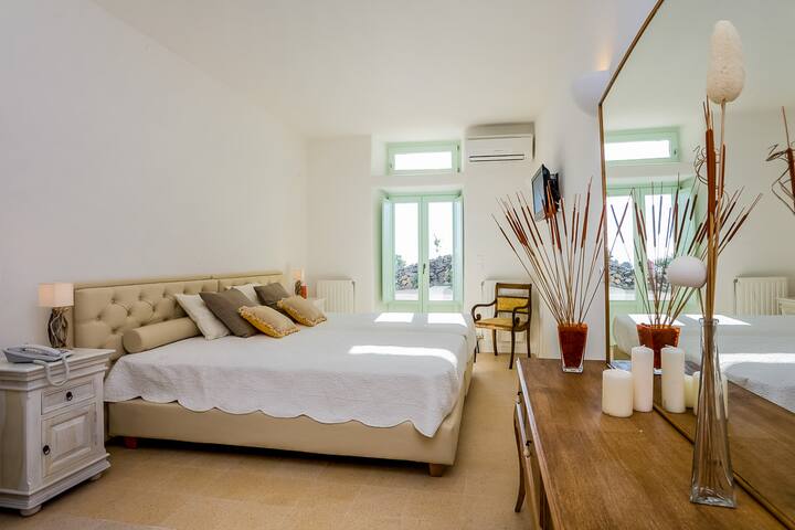 Blackrock Villa gallery image 2