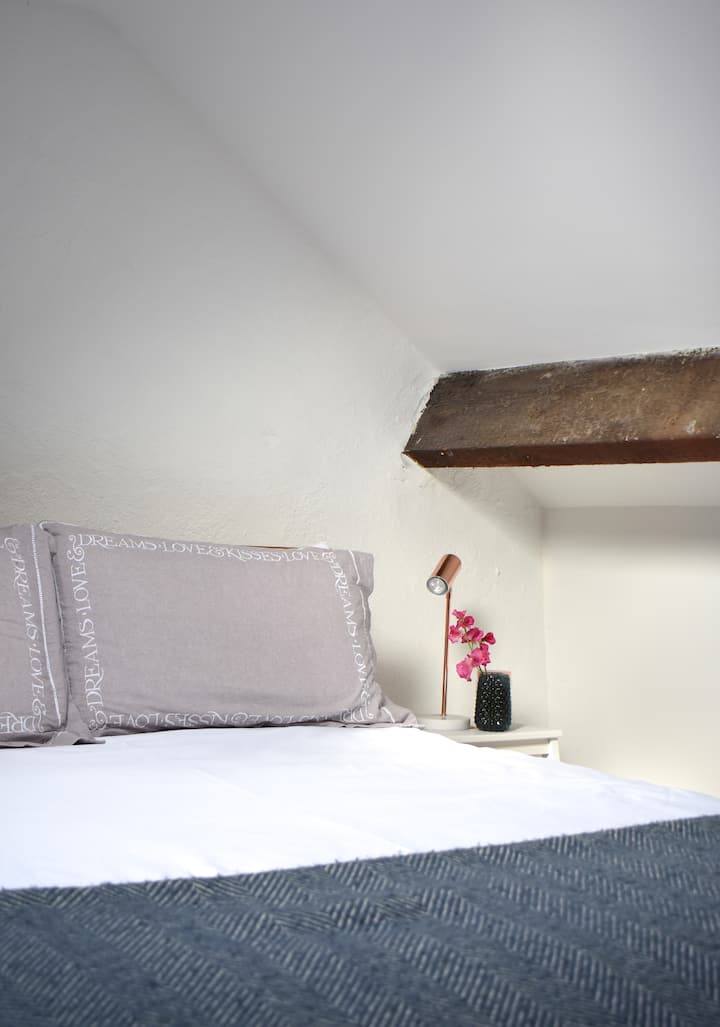 Sábanas de algodón, cómodo colchón y mantas de lana, ¡perfecto!