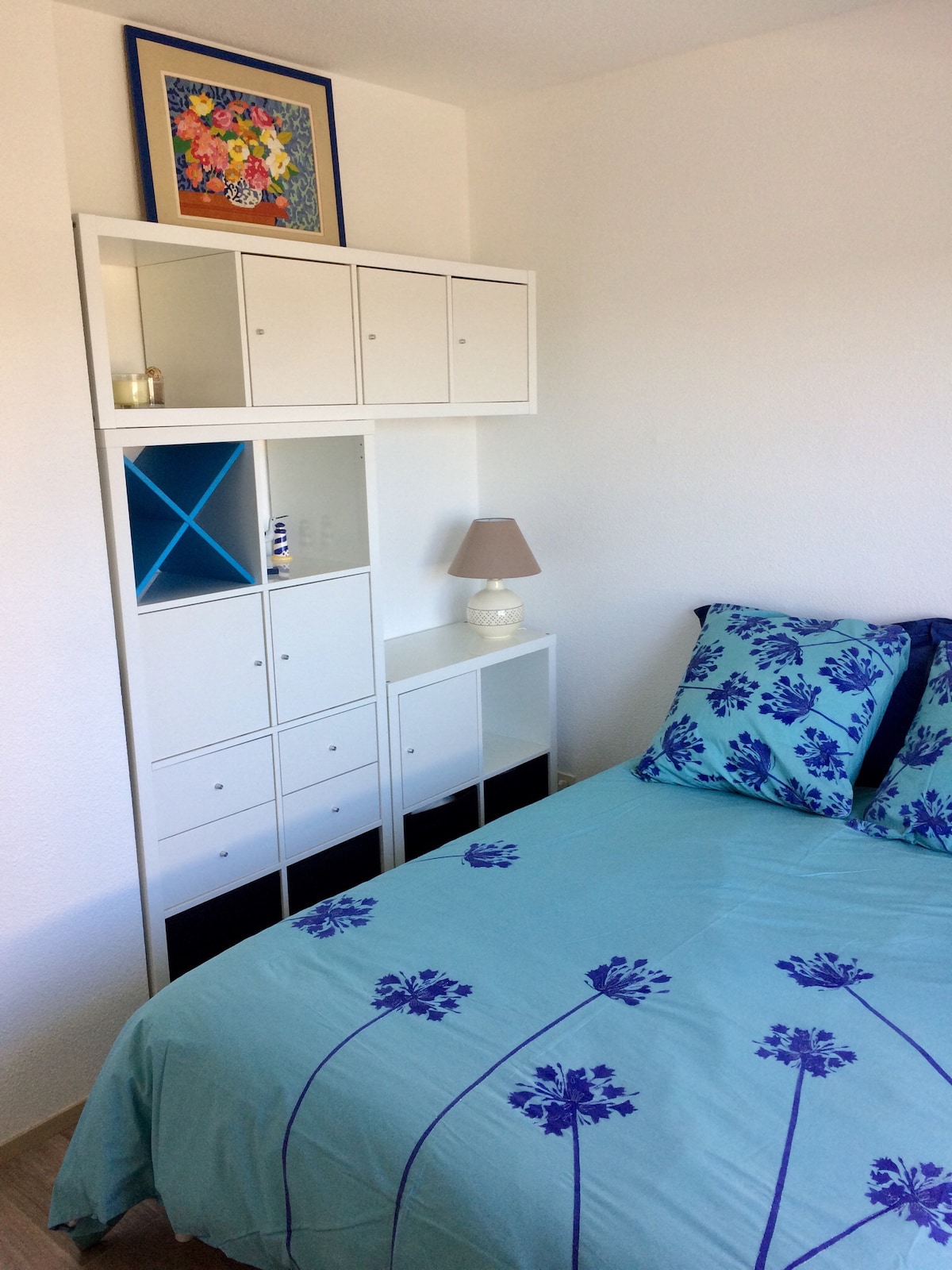 غرفة نوم بسرير مزدوج 