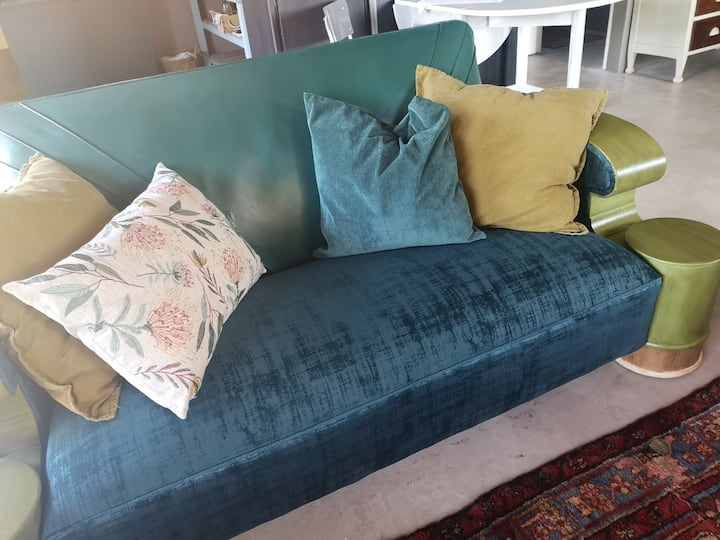 A Cozy, Artistic Suburb-stay @ Alice In Africa - Centurion