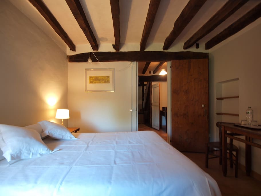 Habitació amb llit matrimoni 6