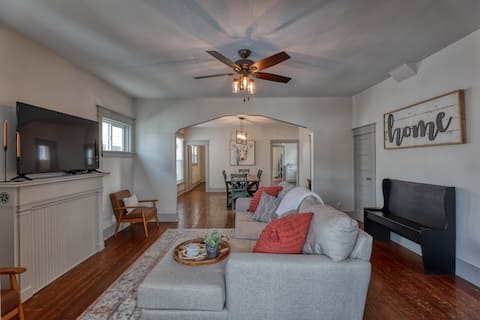 "Circle Bar Manor" Central Main Stay