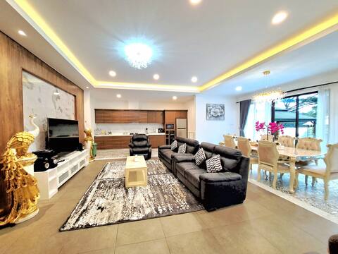 Luxurious 5 BedRoom Private Pool Villa VimalaHills