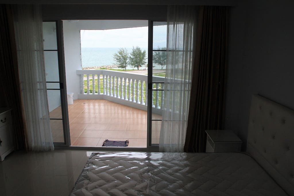 Bed room with sea view
