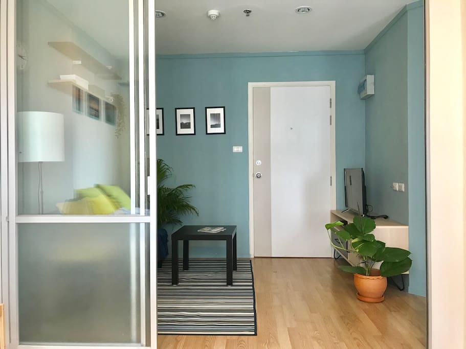 Cozy room and free Wifi. We provide Smart TV size 42 " and DVD player in the living room.