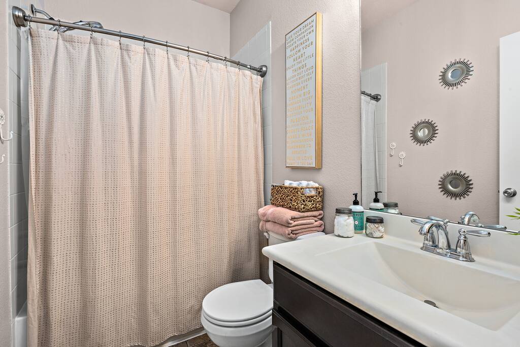 Your personal full bath. No one will use this during your stay but you.