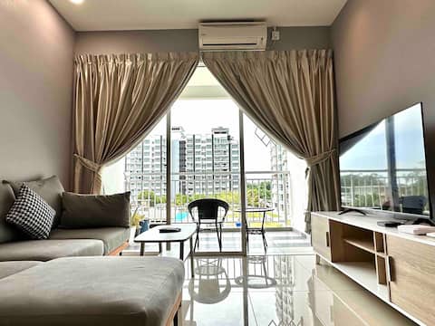 IJM Condo with Pool #Yoyo Homestay