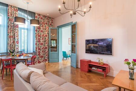 Mar Mar Unique Apartment in Antique Style