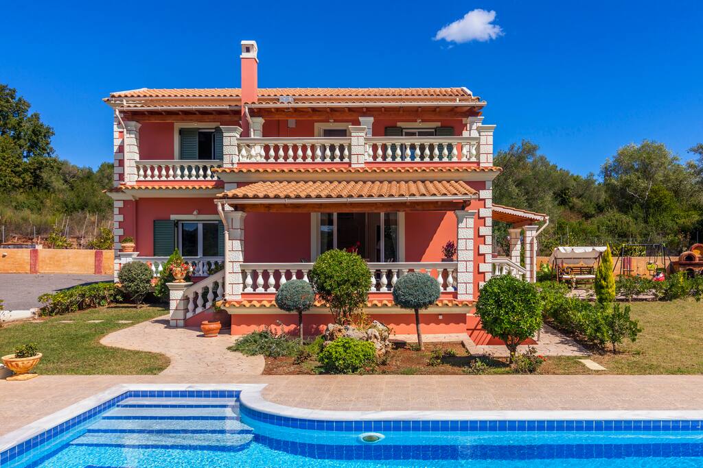 Villa Mirela front view