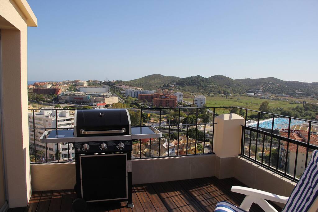 Prepare your perfect BBQ meal on our 3-burner gas grill while enjoying the spectacular view over the mountains and the Mediterranean sea.