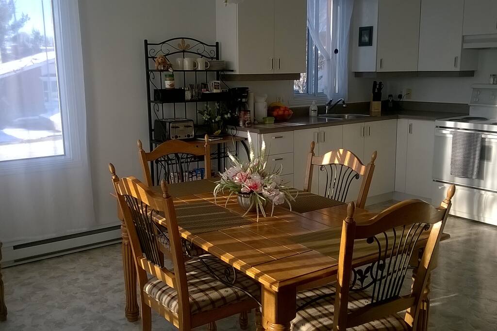 Salle à manger avec coin déjeuner